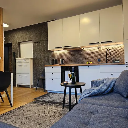 Urban Premium No 3, Free Private Parking, Self Check-in Apartment