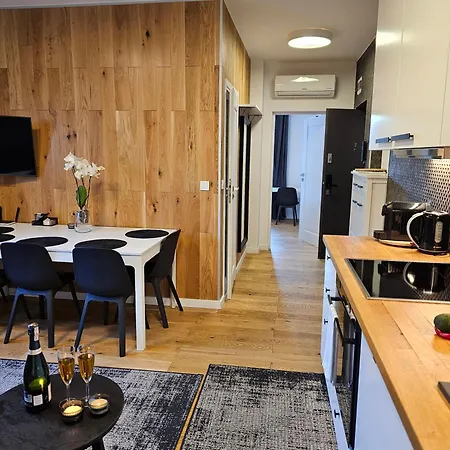 Urban Premium No 3, Free Private Parking, Self Check-in Apartment *